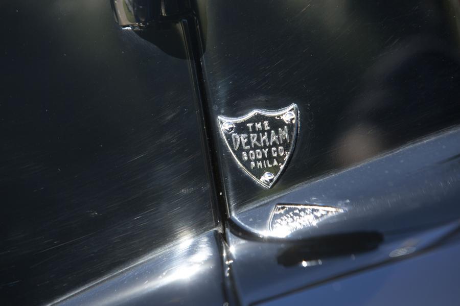  Cadillac Series 60 Special Town Car by Derham 1941 года  (фото 13 из 38)